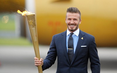 壹电竞-克鲁伊夫基金会助贫困儿童踢球